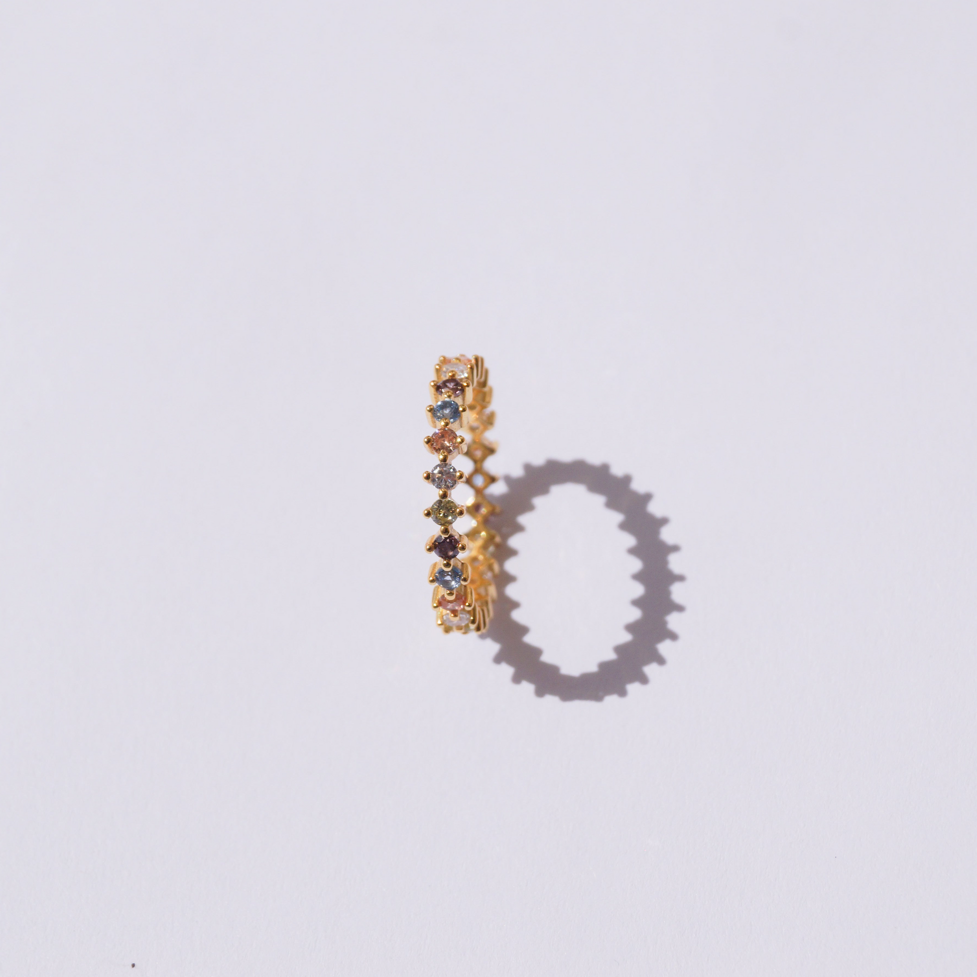 Anillo enchapado en oro colorido frente