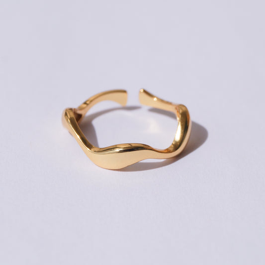 anillo ondulado ajustable enchapado en oro en plata ley dosce joyeria 