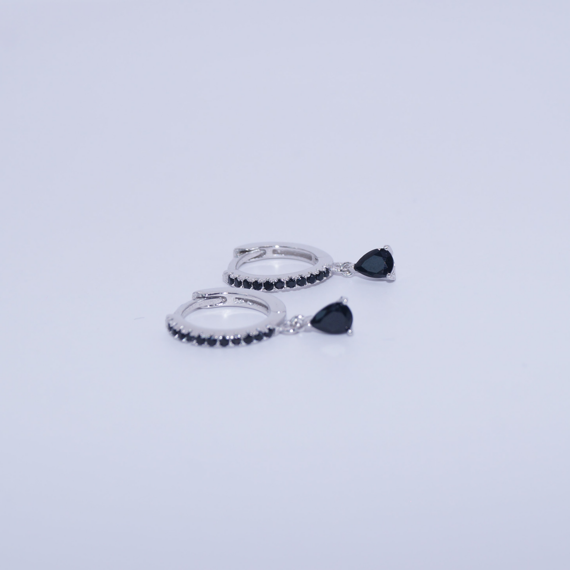 aretes con piedra negra huggies plata ley waterproof joyeria