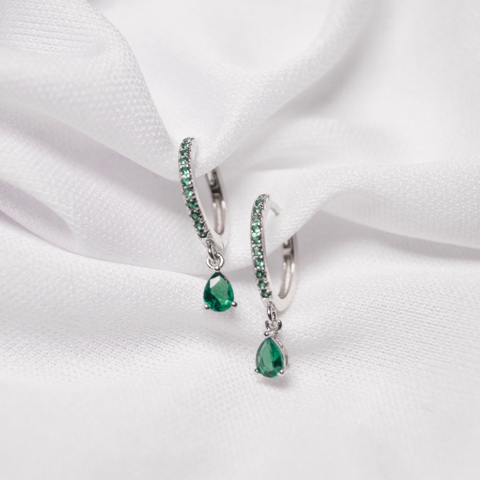 aretes plata ley con piedra verde esmeralda dosce joyeria