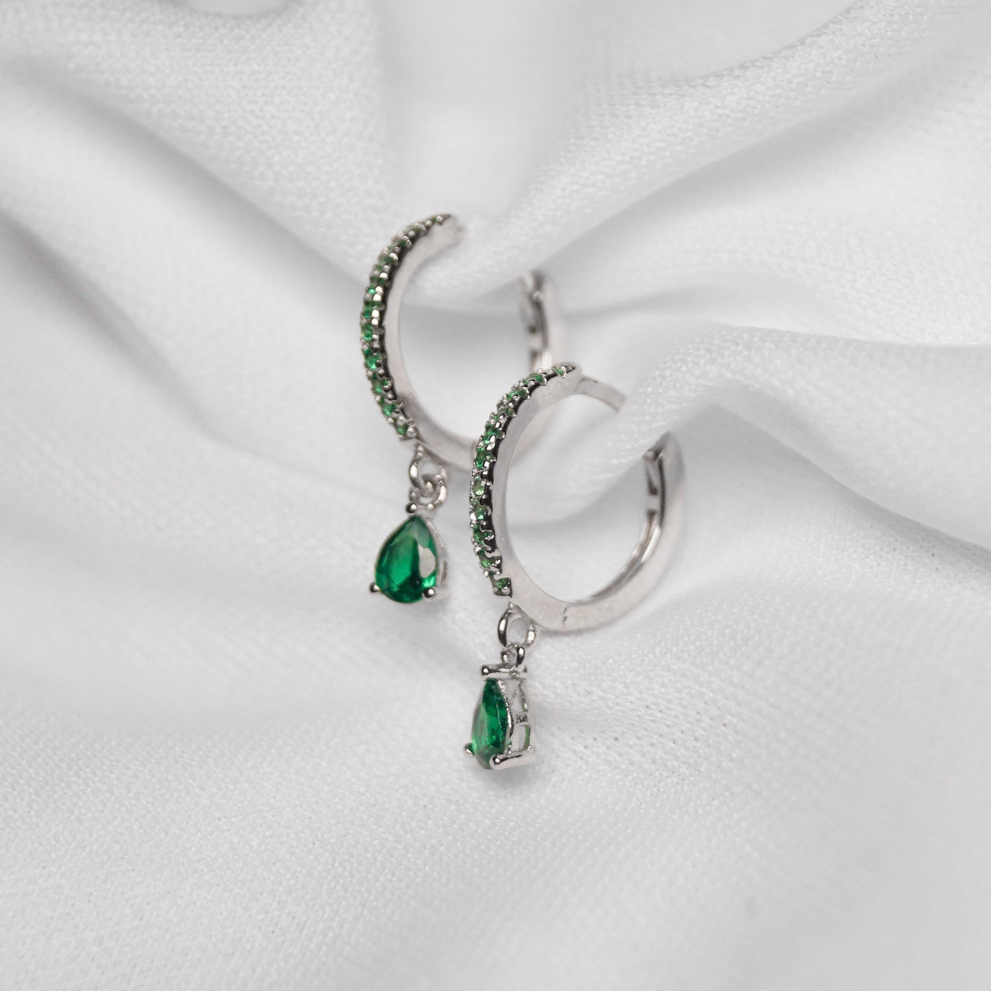 huggies arracadas aretes plata ley con piedra verde esmeralda dosce joyeria