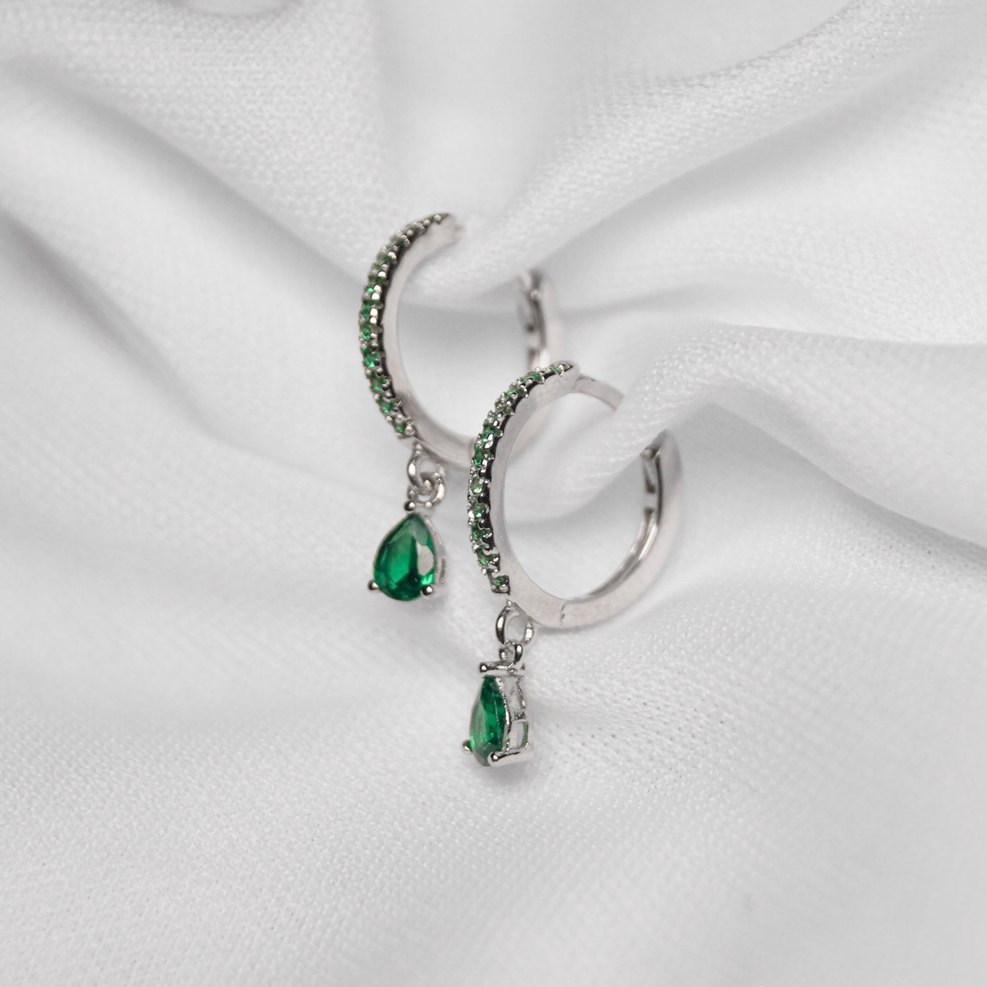 huggies arracadas aretes plata ley con piedra verde esmeralda dosce joyeria